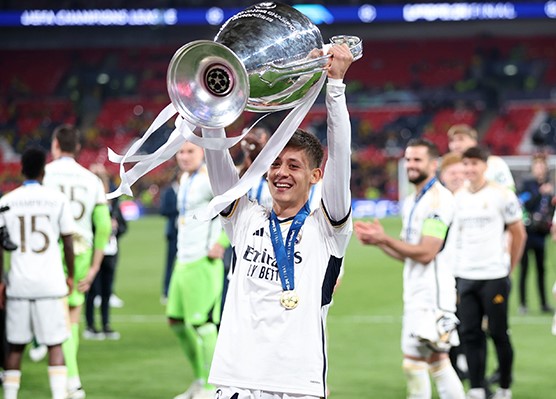 ขอใช้เอง! ราชันปัดเกตาเฟ่ขอยืม กูเลร์