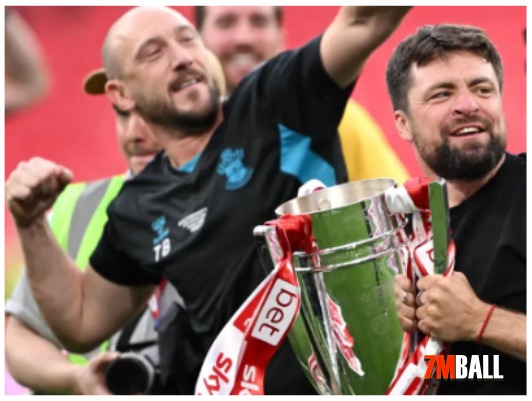 มาร์ตินต่อสัญญาคุมนักบุญ3ปีทางการ 