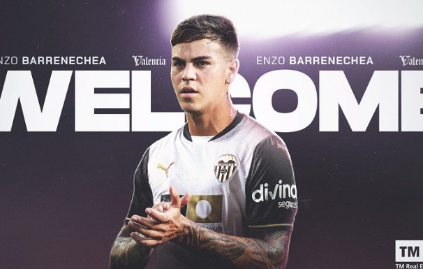 ค้างคาวปิดดีลยืม บาร์เรเนเชีย จากวิลล่า