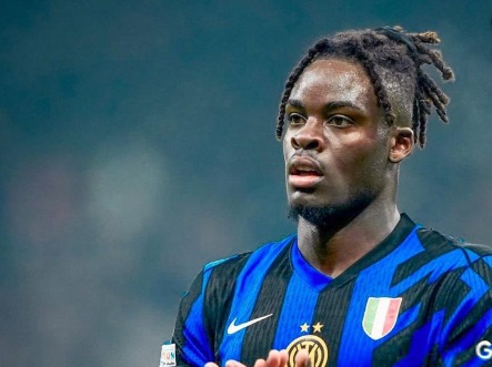 ค้อนม้วนเสื่อกลับอังกฤษเหตุบิสเซ็คใกล้ต่องู