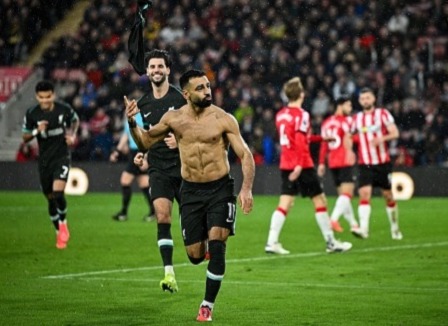 หงส์บดนักบุญเหนื่อย3-2นำฝูงโด่ง8แต้ม