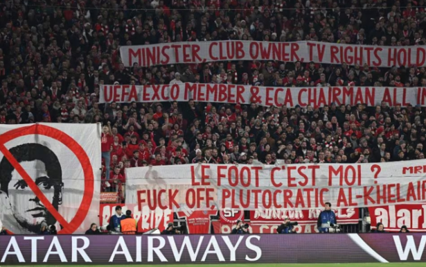 บาเยิร์นขอโทษอัล-เคไลฟี่หลังถูกแฟนบอลชูป้ายโจมตี