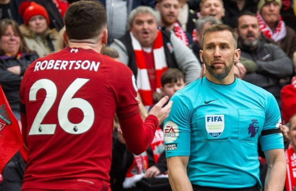 ร็อบโบ้ระวัง! ไลน์แมนขุนศอก หวนตัดสินเกมหงส์