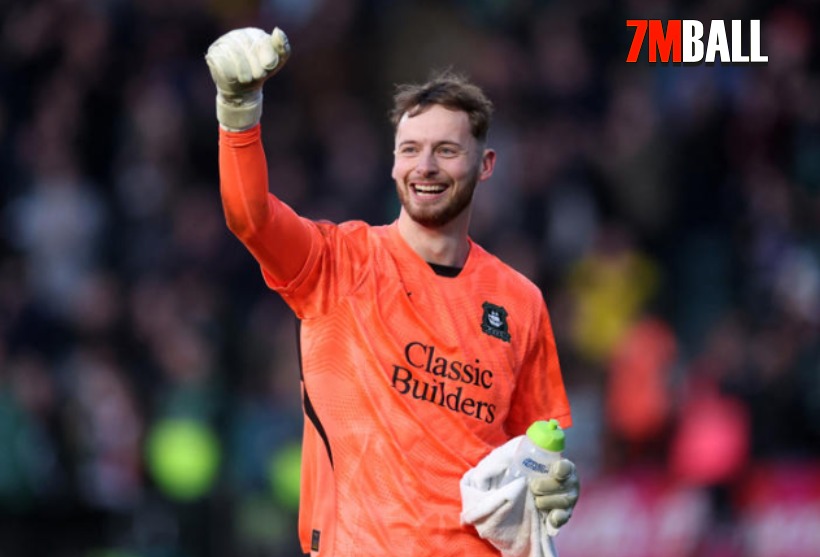 ฮาซาร์ด ยกเพื่อน พลีมัธ งัดฟอร์มทุกคน